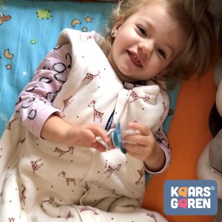 🌙💛 Když se spací pytel stane nejoblíbenějším místem na mazlení. Náš spací pytel z bio-bavlny udrží malé spáče v teple po...